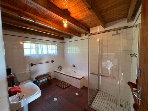 Lechwe Bathroom